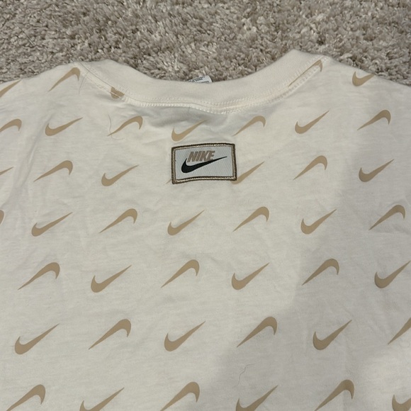 NWOT NIKE TEE - Picture 2 of 5